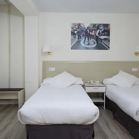 Plaza Hotel 2*