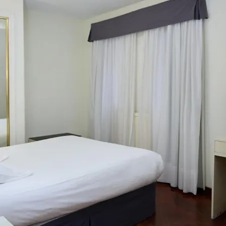 Plaza Hotel 2*