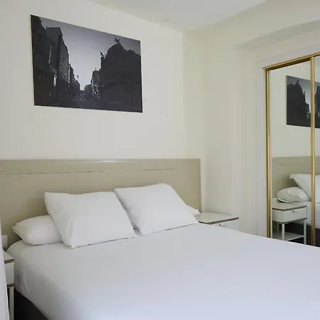 Plaza Hotel 2*