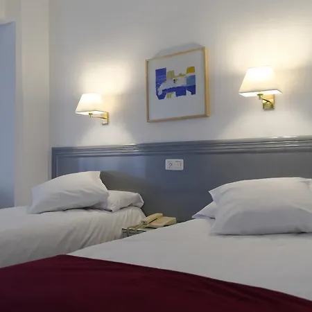 Plaza Hotel 2*