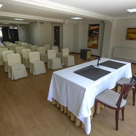 Hotel Plaza 2*