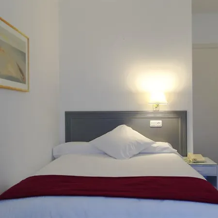 Hotel Plaza 2*